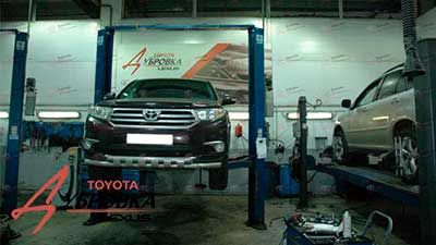 Блог - Toyota Highlander. Обслуживание тормозной системы передней оси. 