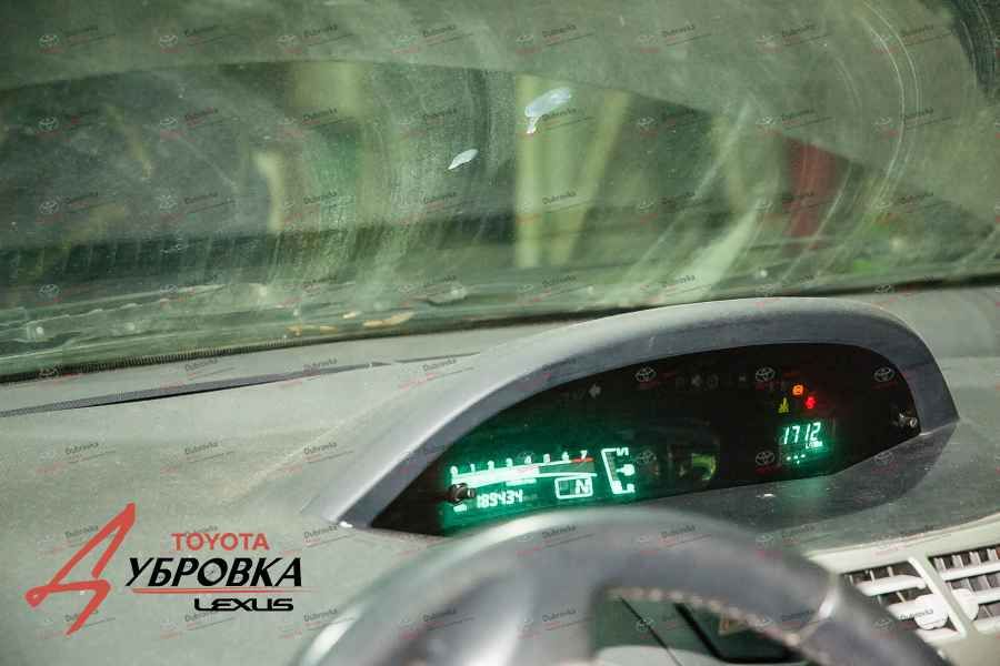 Контрольная лампа низкого давления масла Toyota Yaris