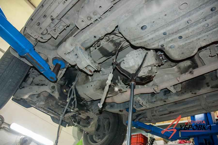 Замена заднего сальника коленчатого вала Toyota Land Cruiser Prado 150 Дизель - фото 4