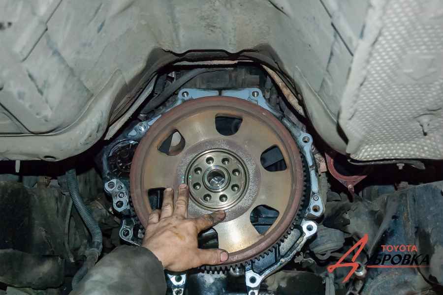 Замена заднего сальника коленчатого вала Toyota Land Cruiser Prado 150 Дизель - фото 6